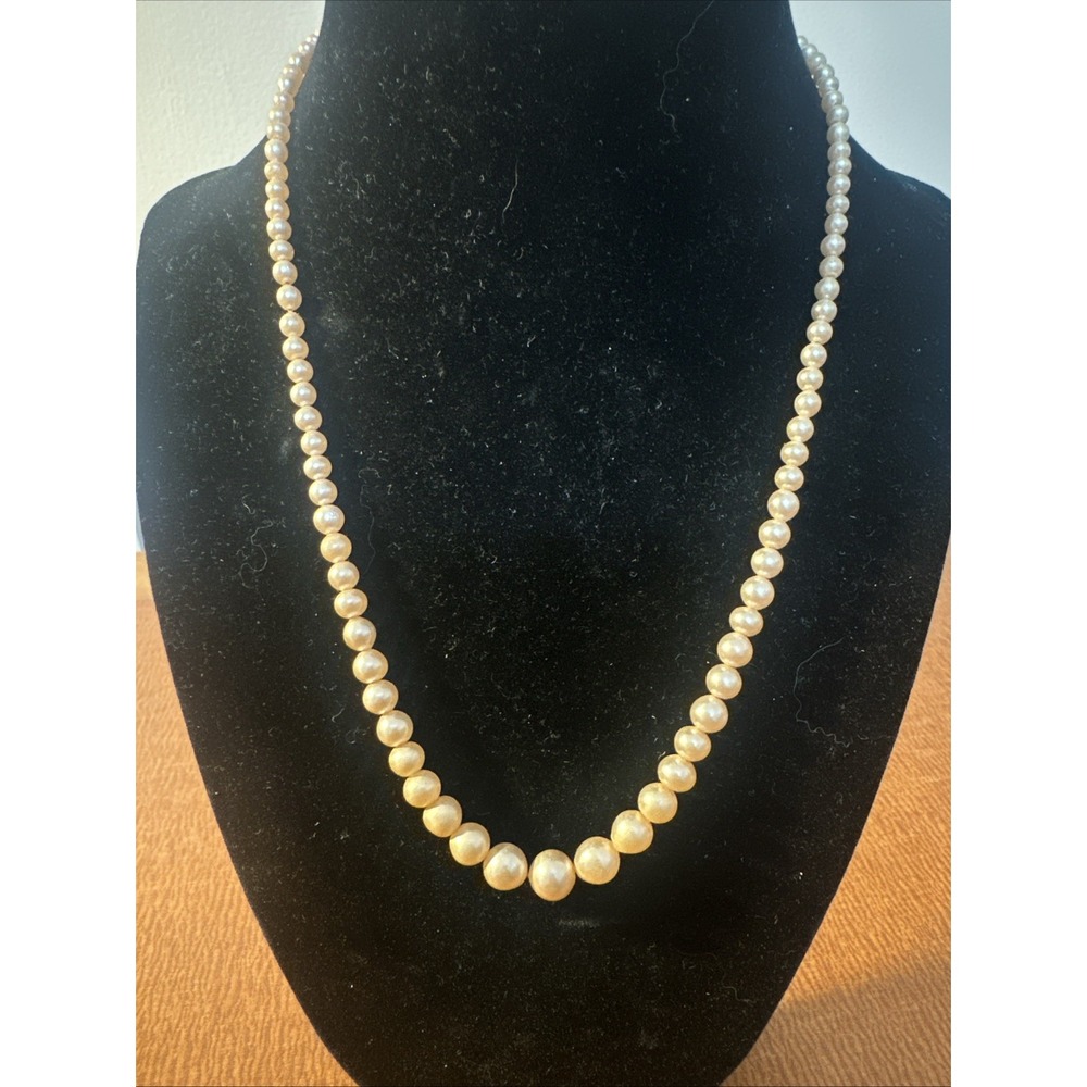Vintage Faux Pearl Necklace Graduated Size Pinkโ Champagne Colored Pearls 18"